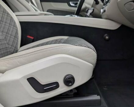 Белый Вольво ХС60, объемом двигателя 1.97 л и пробегом 98 тыс. км за 36000 $, фото 49 на Automoto.ua