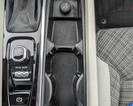 Белый Вольво ХС60, объемом двигателя 1.97 л и пробегом 98 тыс. км за 36000 $, фото 22 на Automoto.ua