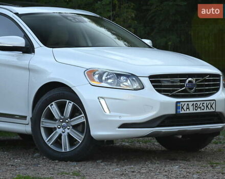 Белый Вольво ХС60, объемом двигателя 1.97 л и пробегом 139 тыс. км за 18600 $, фото 2 на Automoto.ua