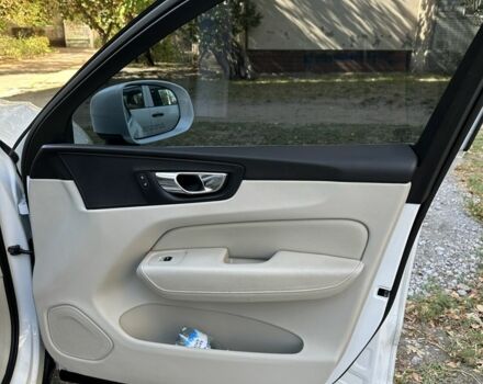 Белый Вольво ХС60, объемом двигателя 2 л и пробегом 107 тыс. км за 27500 $, фото 7 на Automoto.ua