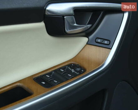 Белый Вольво ХС60, объемом двигателя 1.97 л и пробегом 139 тыс. км за 18600 $, фото 19 на Automoto.ua