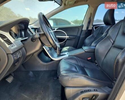 Белый Вольво ХС60, объемом двигателя 2 л и пробегом 198 тыс. км за 9500 $, фото 7 на Automoto.ua