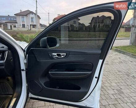 Белый Вольво ХС60, объемом двигателя 2 л и пробегом 330 тыс. км за 25900 $, фото 51 на Automoto.ua