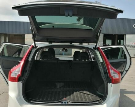 Белый Вольво ХС60, объемом двигателя 2 л и пробегом 395 тыс. км за 13500 $, фото 3 на Automoto.ua