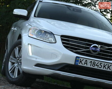 Белый Вольво ХС60, объемом двигателя 1.97 л и пробегом 139 тыс. км за 18600 $, фото 3 на Automoto.ua