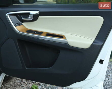 Белый Вольво ХС60, объемом двигателя 1.97 л и пробегом 139 тыс. км за 18600 $, фото 39 на Automoto.ua