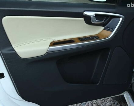 Белый Вольво ХС60, объемом двигателя 2 л и пробегом 139 тыс. км за 18999 $, фото 19 на Automoto.ua