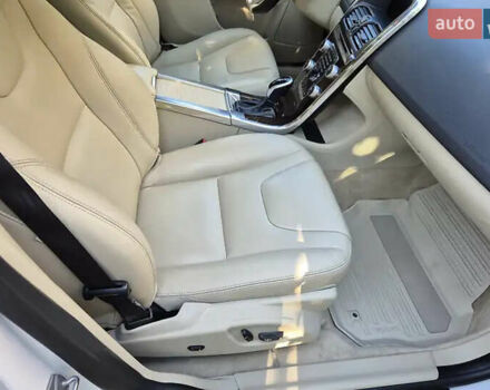 Белый Вольво ХС60, объемом двигателя 2 л и пробегом 95 тыс. км за 13000 $, фото 6 на Automoto.ua