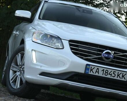 Белый Вольво ХС60, объемом двигателя 2 л и пробегом 139 тыс. км за 18999 $, фото 3 на Automoto.ua