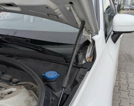 Белый Вольво ХС60, объемом двигателя 1.97 л и пробегом 98 тыс. км за 36000 $, фото 64 на Automoto.ua