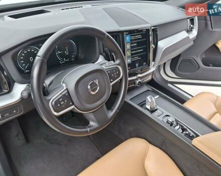 Белый Вольво ХС60, объемом двигателя 1.97 л и пробегом 133 тыс. км за 32000 $, фото 22 на Automoto.ua