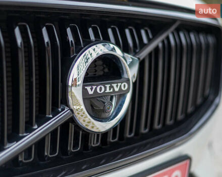 Білий Вольво ХС60, об'ємом двигуна 2 л та пробігом 101 тис. км за 36700 $, фото 6 на Automoto.ua