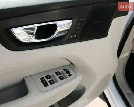 Белый Вольво ХС60, объемом двигателя 1.97 л и пробегом 98 тыс. км за 32900 $, фото 8 на Automoto.ua