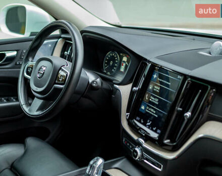 Білий Вольво ХС60, об'ємом двигуна 2 л та пробігом 101 тис. км за 36700 $, фото 31 на Automoto.ua