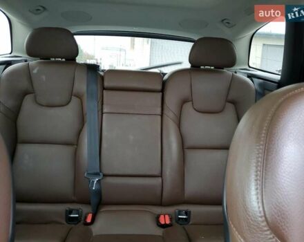 Вольво ХС60 2018 в Харькове на Automoto.ua Белый Вольво ХС60, объемом двигателя 1.97 л и пробегом 44 тыс. км за 12500 $, фото 9 на Automoto.ua