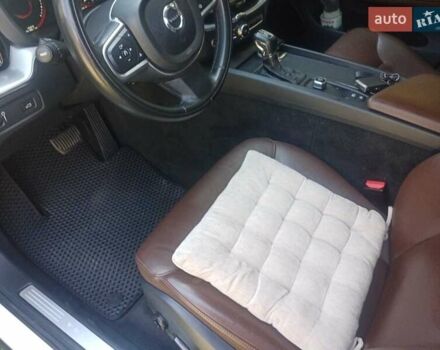 Вольво ХС60 2018 в Житомире на Automoto.ua Белый Вольво ХС60, объемом двигателя 2 л и пробегом 168 тыс. км за 31500 $, фото 15 на Automoto.ua