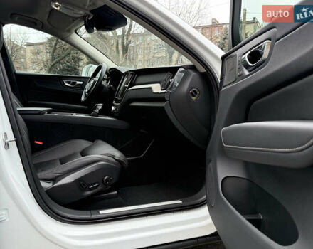 Белый Вольво ХС60, объемом двигателя 1.97 л и пробегом 63 тыс. км за 36800 $, фото 13 на Automoto.ua