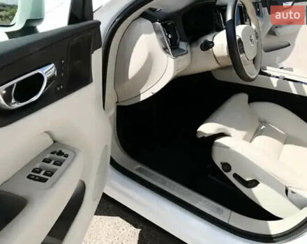 Белый Вольво ХС60, объемом двигателя 1.97 л и пробегом 98 тыс. км за 32900 $, фото 9 на Automoto.ua