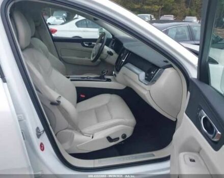 Белый Вольво ХС60, объемом двигателя 2 л и пробегом 72 тыс. км за 7000 $, фото 4 на Automoto.ua