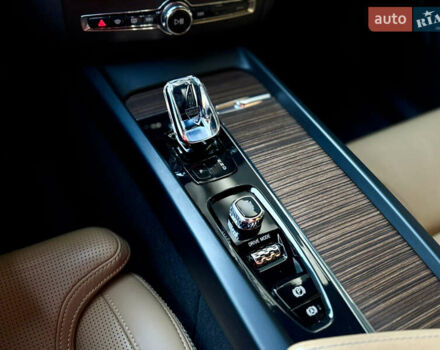 Белый Вольво ХС60, объемом двигателя 1.97 л и пробегом 155 тыс. км за 36000 $, фото 11 на Automoto.ua