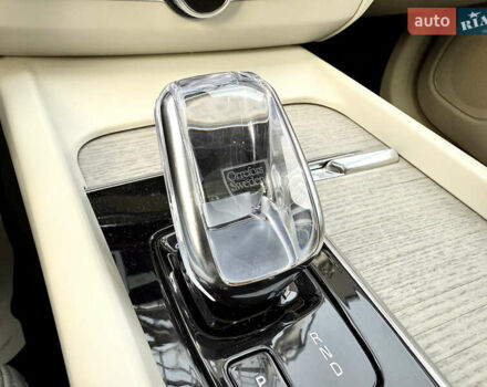 Вольво ХС60 2021 в Киеве на Automoto.ua Белый Вольво ХС60, объемом двигателя 2 л и пробегом 114 тыс. км за 48500 $, фото 4 на Automoto.ua