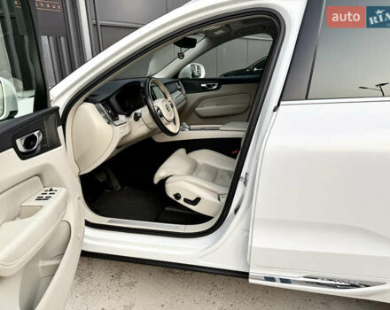 Вольво ХС60 2021 в Киеве на Automoto.ua Белый Вольво ХС60, объемом двигателя 2 л и пробегом 114 тыс. км за 48500 $, фото 26 на Automoto.ua