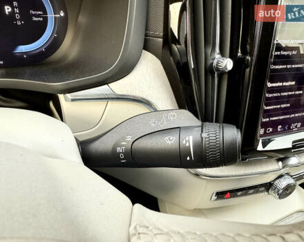 Вольво ХС60 2021 в Киеве на Automoto.ua Белый Вольво ХС60, объемом двигателя 2 л и пробегом 114 тыс. км за 48500 $, фото 32 на Automoto.ua