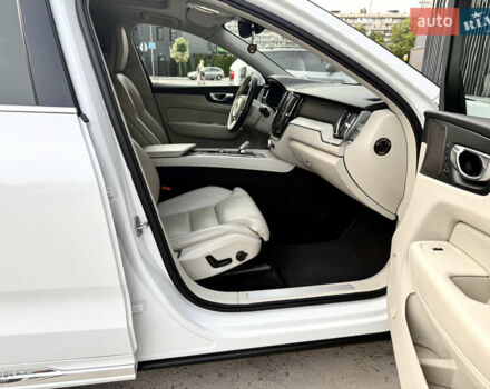 Вольво ХС60 2021 в Киеве на Automoto.ua Белый Вольво ХС60, объемом двигателя 2 л и пробегом 114 тыс. км за 48500 $, фото 47 на Automoto.ua