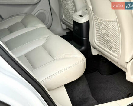 Вольво ХС60 2021 в Киеве на Automoto.ua Белый Вольво ХС60, объемом двигателя 2 л и пробегом 114 тыс. км за 48500 $, фото 46 на Automoto.ua