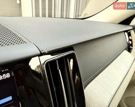 Вольво ХС60 2021 в Киеве на Automoto.ua Белый Вольво ХС60, объемом двигателя 2 л и пробегом 114 тыс. км за 48500 $, фото 54 на Automoto.ua