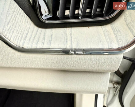 Вольво ХС60 2021 в Киеве на Automoto.ua Белый Вольво ХС60, объемом двигателя 2 л и пробегом 114 тыс. км за 48500 $, фото 48 на Automoto.ua