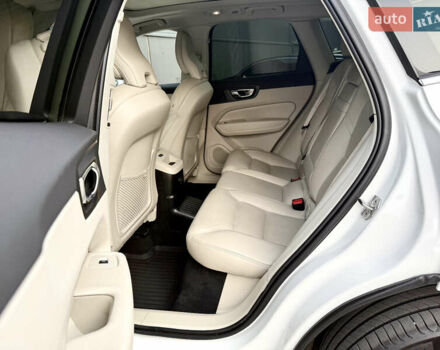 Вольво ХС60 2021 в Киеве на Automoto.ua Белый Вольво ХС60, объемом двигателя 2 л и пробегом 114 тыс. км за 48500 $, фото 41 на Automoto.ua