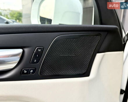 Вольво ХС60 2021 в Киеве на Automoto.ua Белый Вольво ХС60, объемом двигателя 2 л и пробегом 114 тыс. км за 48500 $, фото 52 на Automoto.ua