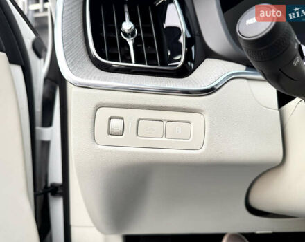 Вольво ХС60 2021 в Киеве на Automoto.ua Белый Вольво ХС60, объемом двигателя 2 л и пробегом 114 тыс. км за 48500 $, фото 27 на Automoto.ua