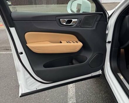 Белый Вольво ХС60, объемом двигателя 1.97 л и пробегом 64 тыс. км за 52000 $, фото 2 на Automoto.ua