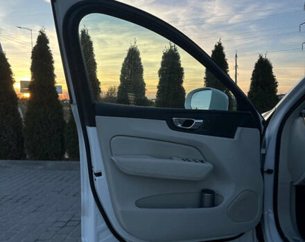 Білий Вольво ХС60, об'ємом двигуна 1.97 л та пробігом 31 тис. км за 35600 $, фото 30 на Automoto.ua