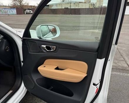 Белый Вольво ХС60, объемом двигателя 1.97 л и пробегом 64 тыс. км за 52000 $, фото 5 на Automoto.ua