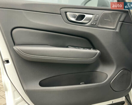 Белый Вольво ХС60, объемом двигателя 2 л и пробегом 15 тыс. км за 66000 $, фото 42 на Automoto.ua