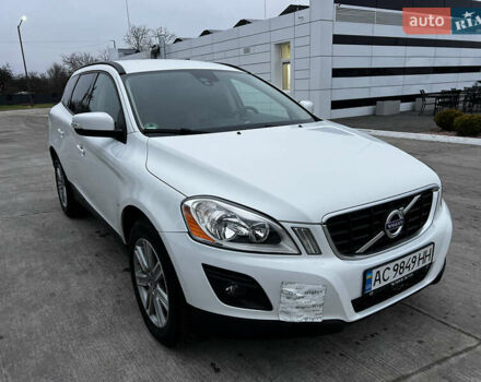 Белый Вольво ХС60, объемом двигателя 2.4 л и пробегом 296 тыс. км за 10500 $, фото 1 на Automoto.ua