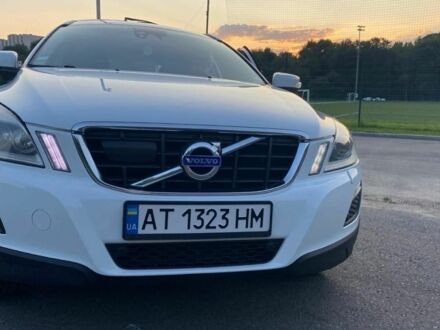 Белый Вольво ХС60, объемом двигателя 2.4 л и пробегом 410 тыс. км за 12000 $, фото 1 на Automoto.ua