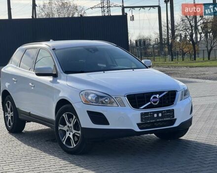 Белый Вольво ХС60, объемом двигателя 2.4 л и пробегом 240 тыс. км за 13999 $, фото 1 на Automoto.ua