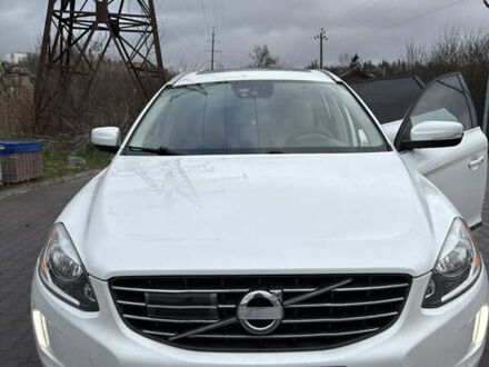 Белый Вольво ХС60, объемом двигателя 2 л и пробегом 194 тыс. км за 17500 $, фото 1 на Automoto.ua