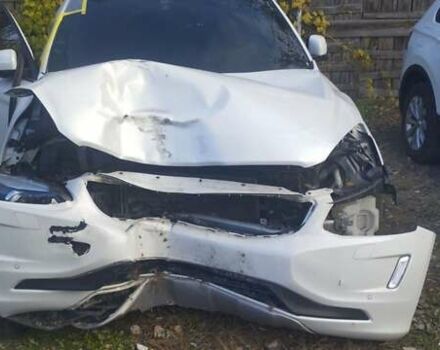 Вольво ХС60 2016 в Киеве на Automoto.ua Белый Вольво ХС60, объемом двигателя 1.97 л и пробегом 222 тыс. км за 8500 $, фото 1 на Automoto.ua