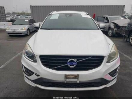 Белый Вольво ХС60, объемом двигателя 3 л и пробегом 100 тыс. км за 3300 $, фото 1 на Automoto.ua