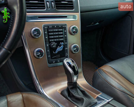 Бежевий Вольво ХС60, об'ємом двигуна 2.4 л та пробігом 215 тис. км за 29700 $, фото 18 на Automoto.ua