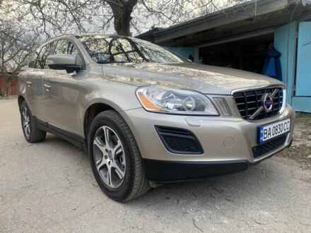 Бежевый Вольво ХС60, объемом двигателя 3 л и пробегом 150 тыс. км за 16000 $, фото 1 на Automoto.ua