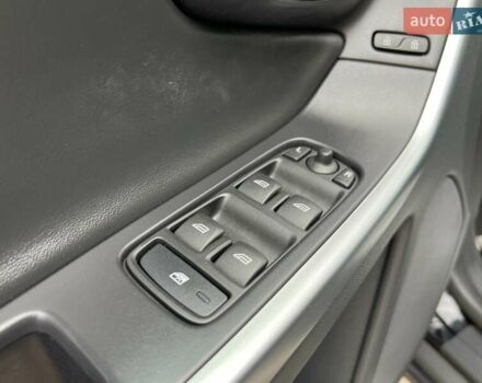 Чорний Вольво ХС60, об'ємом двигуна 0 л та пробігом 238 тис. км за 14950 $, фото 88 на Automoto.ua