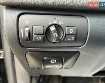 Чорний Вольво ХС60, об'ємом двигуна 0 л та пробігом 238 тис. км за 14950 $, фото 86 на Automoto.ua