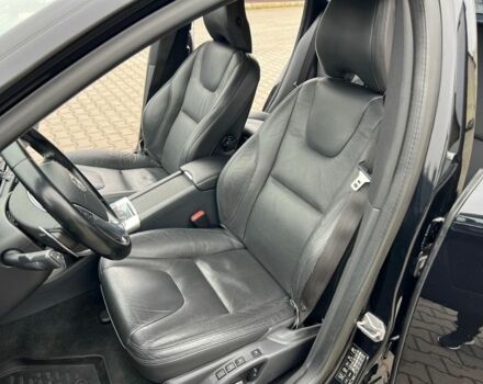 Чорний Вольво ХС60, об'ємом двигуна 2.4 л та пробігом 190 тис. км за 18175 $, фото 6 на Automoto.ua