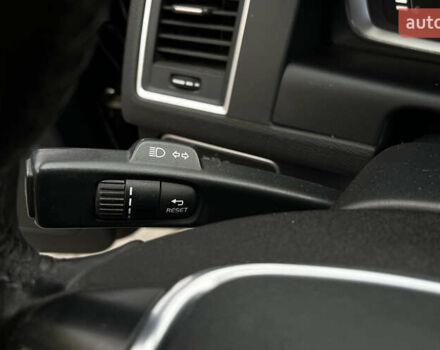 Чорний Вольво ХС60, об'ємом двигуна 2.4 л та пробігом 304 тис. км за 17200 $, фото 15 на Automoto.ua